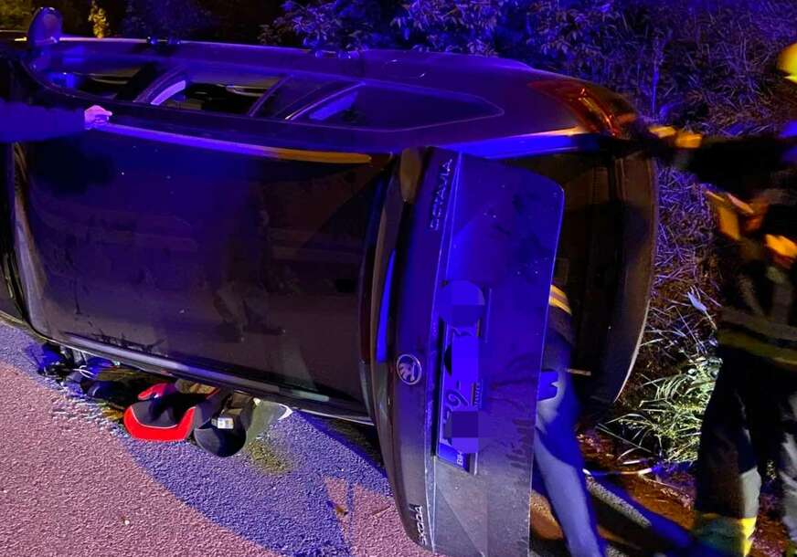 (FOTO) Saobraćajka u Banjaluci: Na terenu bili i vatrogasci, IMA POVRIJEĐENIH