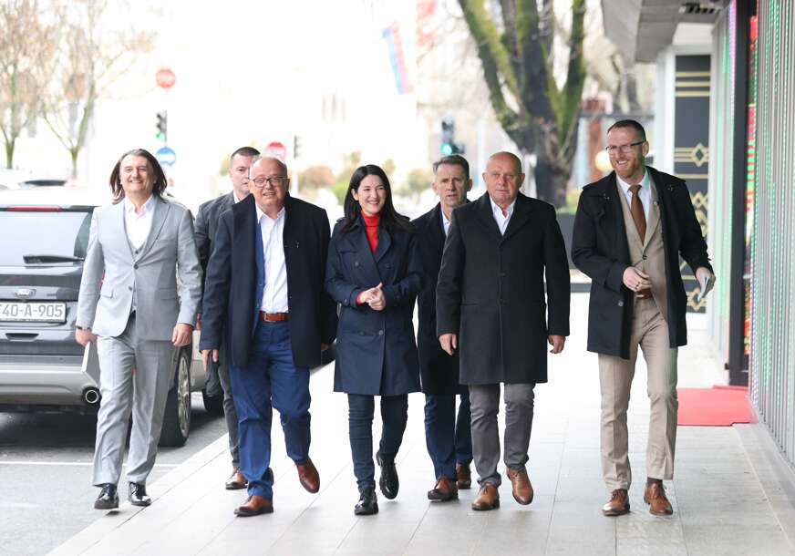 (VIDEO, FOTO) Počeo sastanak opozicije: Glavna tema - zajednički nastup na izborima