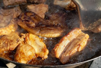 Kvari ukus i može biti štetno: Poznati gastro stručnjak otkrio šta nikad ne stavlja na roštilj