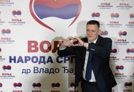 (FOTO) POKRETNA AMBULANTA Dr Đajić nudi besplatne preglede, kojima se otkriva rizik od MOŽDANOG UDARA