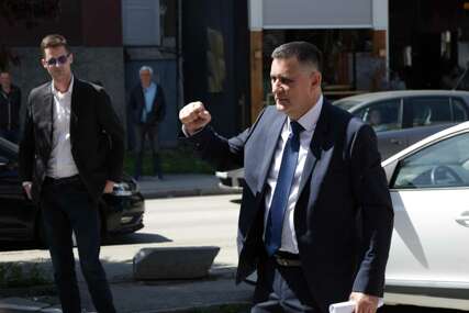 (VIDEO) Ori se srpska pjesma u Italiji: Đajić u kolu sa dijasporom iz cijele Evrope