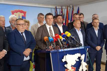 (FOTO) Nakon sjednice GO SDS ništa nije jasnije: Blanuša ni potvrdio, ni demantovao da je kandidat za predsjednika Srpske