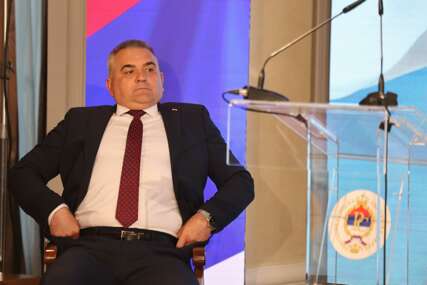 (FOTO) "Lično sam se založio" Premijer Savo Minić se pohvalio da će vozači hitne pomoći dobiti 2,2 miliona KM