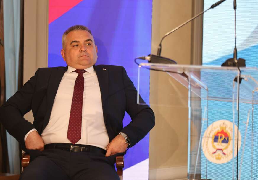 (FOTO) "Lično sam se založio" Premijer Savo Minić se pohvalio da će vozači hitne pomoći dobiti 2,2 miliona KM