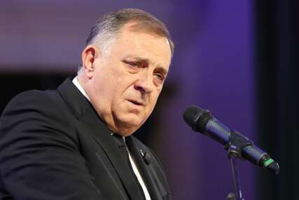 (VIDEO, FOTO) "Toliko je ljudi spasio, ali svoj život nije mogao" Dodik se u SUZAMA oprostio od Bobana Kusturića
