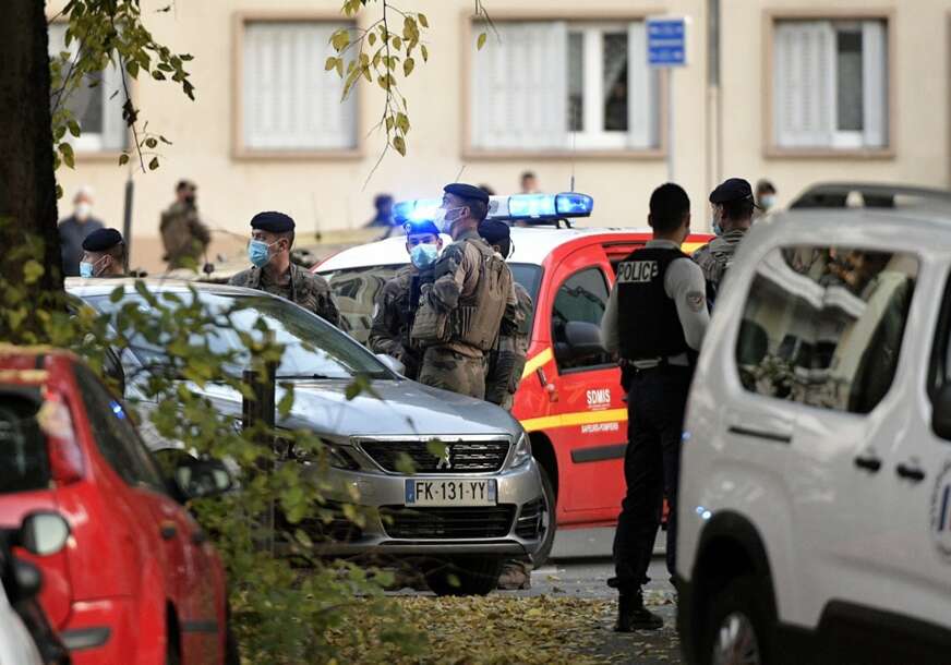 NOŽEVIMA RANIO DVIJE OSOBE Drama u Francuskoj, policija ga likvidirala