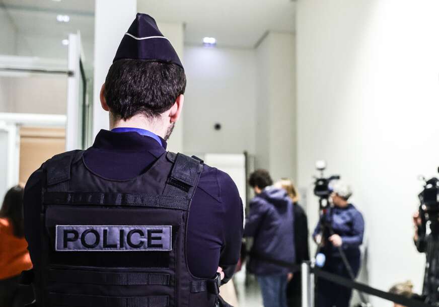 (VIDEO) Pucnjava u poznatom evropskom ljetovalištu: Građanima poslato alarmantno upozorenje, policijske snage opkolile grad