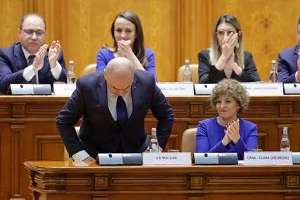 PALA VLADA U RUMUNIJI Izglasano nepovjerenje premijeru Boložanu
