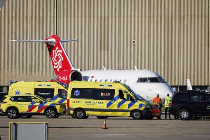 Velika panika u avionu: Virus sa kruzera smrti STIGAO U EVROPU, stjuardesa u izolaciji zbog kontakta sa ženom koja je umrla