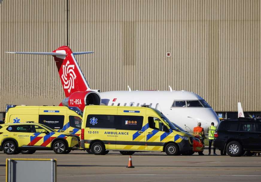 Velika panika u avionu: Virus sa kruzera smrti STIGAO U EVROPU, stjuardesa u izolaciji zbog kontakta sa ženom koja je umrla