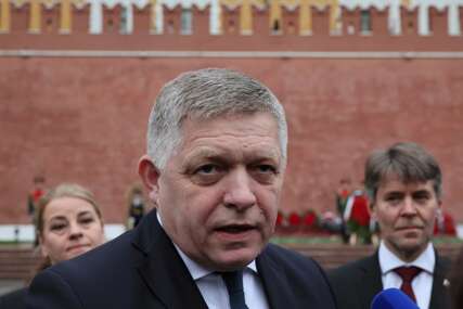 (VIDEO) Ulazi u hladnu vodu i pliva sa psom: Fico objavio snimak na drugu godišnjicu atentata