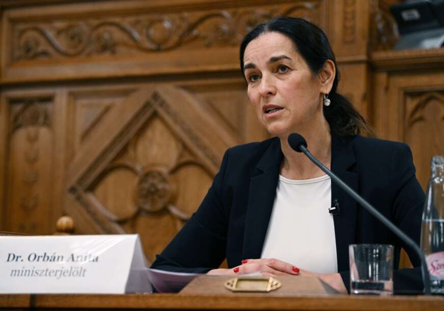  Anita Orban