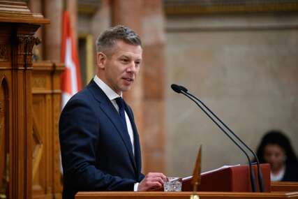 (VIDEO) Ministarstvo od 280 miliona evra i masažne fotelje: Novi mađarski premijer razotkrio Orbanov luksuz