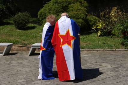 (FOTO) "I danas mi ista takva stoji na zidu" Ne žale pare da kupe predmet koji je IMALA SVAKA KUHINJA u Jugoslaviji