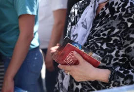 Stotine vjernika i dalje čeka: Pojas Presvete Bogorodice sutra se vraća na Svetu Goru