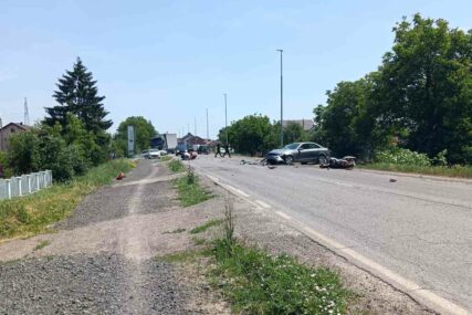 Žestok sudar kod Gradiške: Učestvovali automobil i motocikl, saobraćaj obustavljen