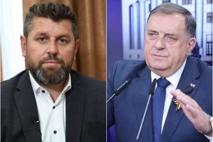 APSOLUTNI HIT NA DRUŠTVENIM MREŽAMA Internetom kruži videoigra u kojoj se Ćamil Duraković bori protiv Milorada Dodika