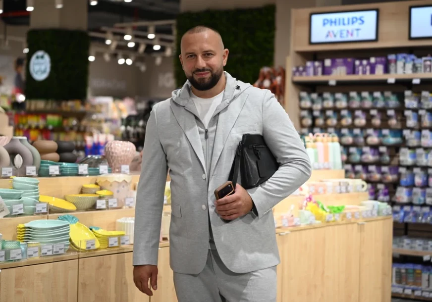 "Radio sam za 10 evra" Poznati pjevač prodavao cigarete, sad zarađuje milione