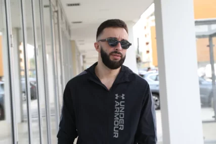 "Uhvatio sam ga za vrat, krenula je da šiklja voda" Voditelj "Pinka" progovorio o tuči, otkrio ŠOKANTNE DETALJE odnosa sa Anđelom Đuričić