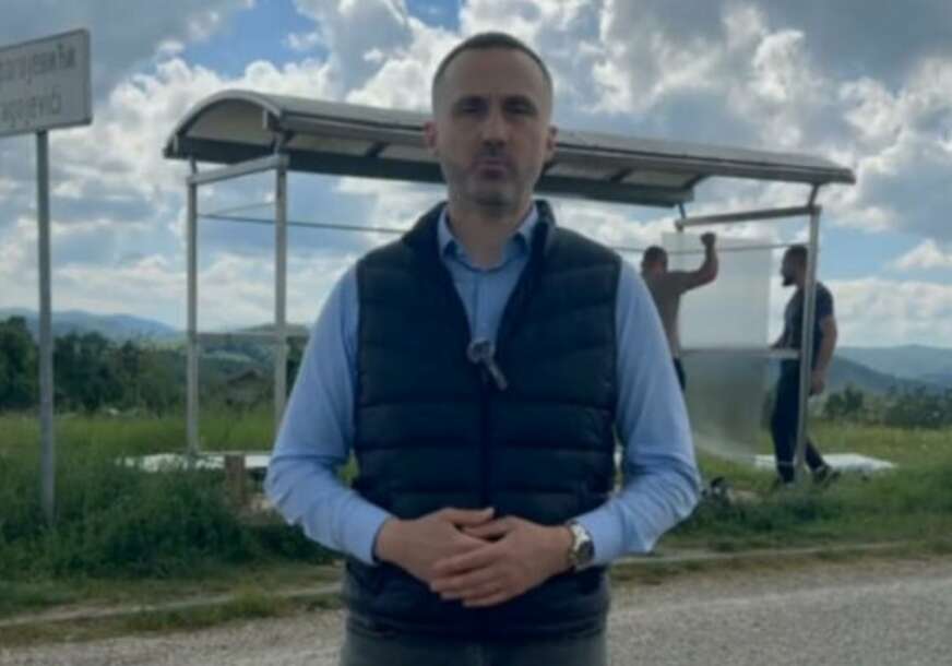 (VIDEO) "Uvijek uz narod" Lolić o postavljanju NOVOG AUTOBUSKOG STAJALIŠTA u Pervanu i praznim pričama