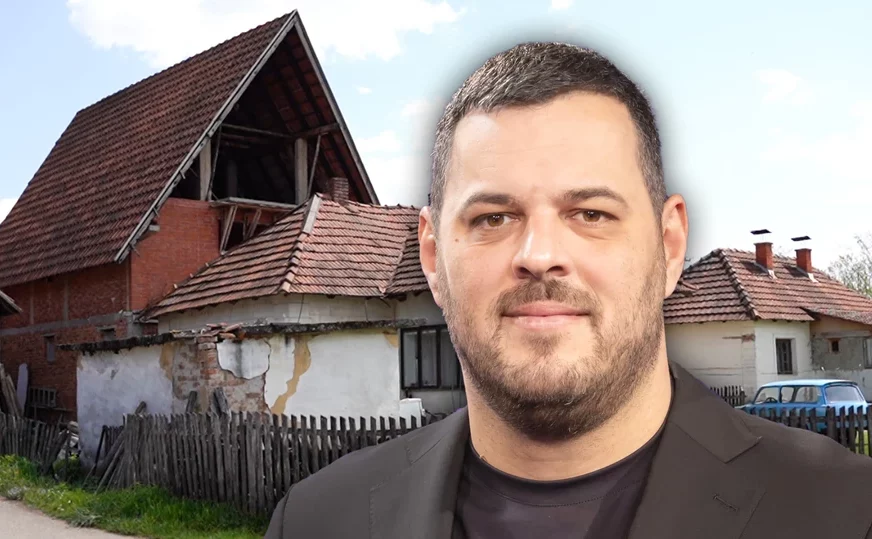 (VIDEO) DANAS NAPLAĆUJE PJESME U HILJADAMA EVRA Dejan Kostić odrastao u Brasini, evo kako mu izgleda kuća u centru sela