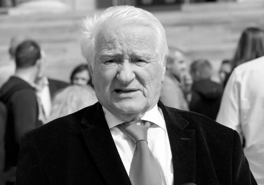 Ostavio veliki trag u politici Srbije: Preminuo Dragoljub Mićunović