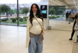 (FOTO) "Nisam debela, samo mi je.." Edita POKAZALA STOMAK do zuba, pjevačica otkrila sa čime se suočava