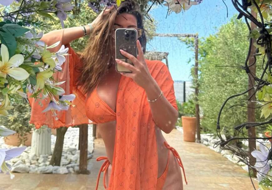 (FOTO) "Vrlo mlada sam se susrela sa komentarima o mom izgledu" Voditeljka (39) smršala 20 KILOGRAMA nakon porođaja, a zadržala ZANOSNE OBLINE