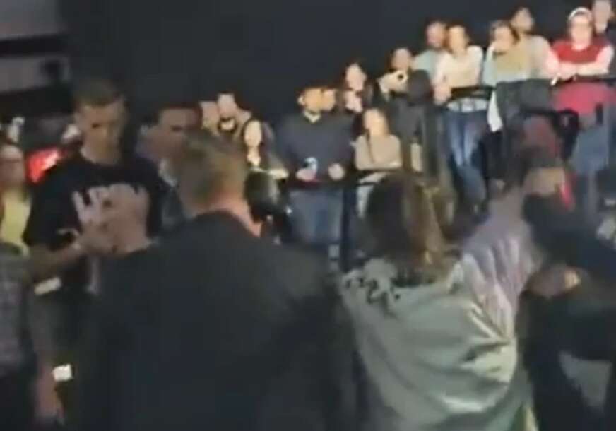 (VIDEO) Drama usred prvog polufinala Evrovizije: Obezbjeđenje bacilo mladića na pod, ubrzo je izbačen iz sale zbog ovog