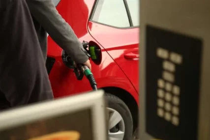 Rizikujete tako i kvar: Mnogi vozači čine ovu grešku pri SIPANJU GORIVA, a ne znaju da tako bacaju novac