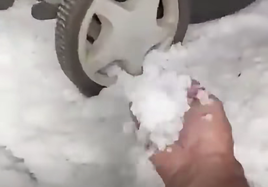 (VIDEO, FOTO) Nismo završili sa padavinama: U ovom dijelu BiH već ZABIJELILO KAO USRED ZIME, radile lopate