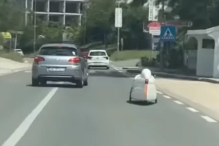 (VIDEO) "Je l' ovo pužomobil" Neobično vozilo snimljeno u Herceg Novom ostavilo čitav region u nevjerici