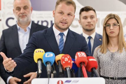 "Nije mogao da prođe ni za odbornika" Stanivuković poručio da je Minić dobar kandidat da izgubi