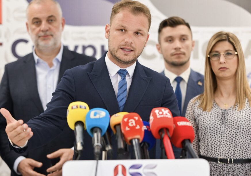 "Nije mogao da prođe ni za odbornika" Stanivuković poručio da je Minić dobar kandidat da izgubi