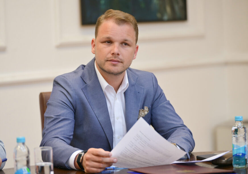 FOTO:  USTUPLJENA FOTOGRAFIJA