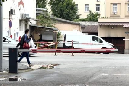 (FOTO) OSTAJE U PSIHIJATRIJSKOJ USTANOVI Sloba Vasić zadržan u "Lazi Lazarević", njegovoj ženi Jeleni se slošilo
