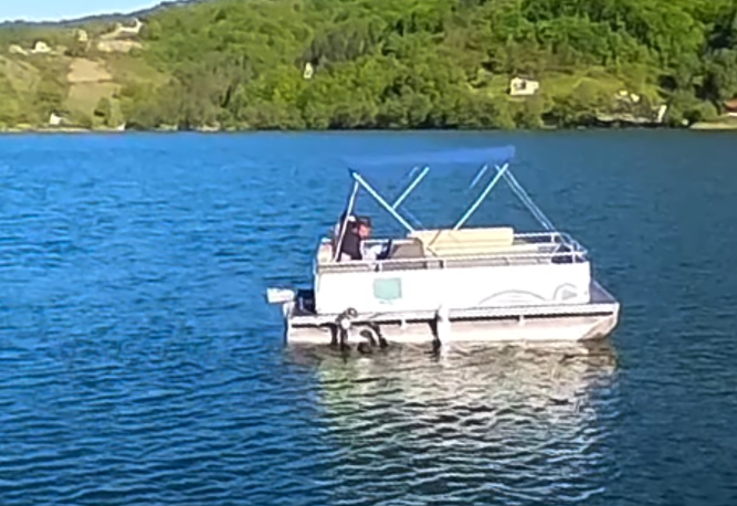 (VIDEO) Romantična drama na Plivskom jezeru: Prsten PAO U VODU, ali uz pomoć ronilaca prosidba ipak uspješno završena