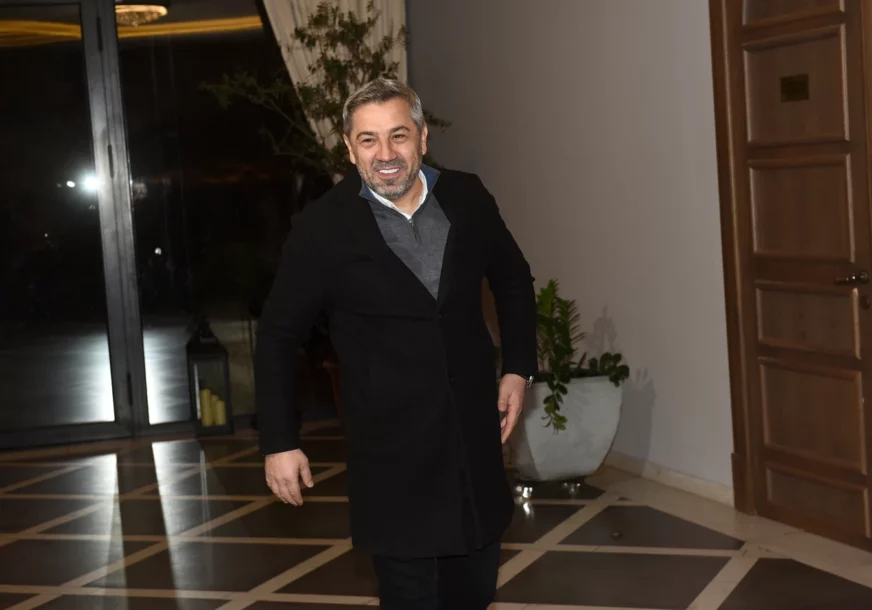 (FOTO) Porodica na prvom mjestu: Jovan Perišić u braku je OD SVOJE 19. GODINE, njegova žena se rijetko pojavljuje u javnosti, a izgleda KAO AVION