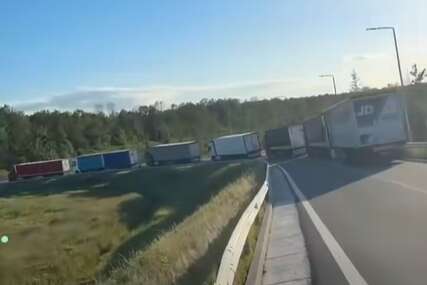 (VIDEO) Gužve na granici u Gradiški: Novi most nije čarobni štapić, gubimo milione u kolonama