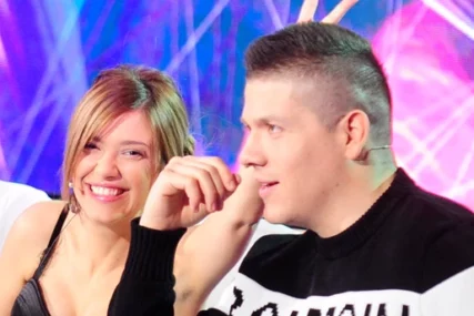 (FOTO) Bujne obline u prvom planu: Evo kako izgleda bivša žena Slobe Radanovića kad se skine na bazenu