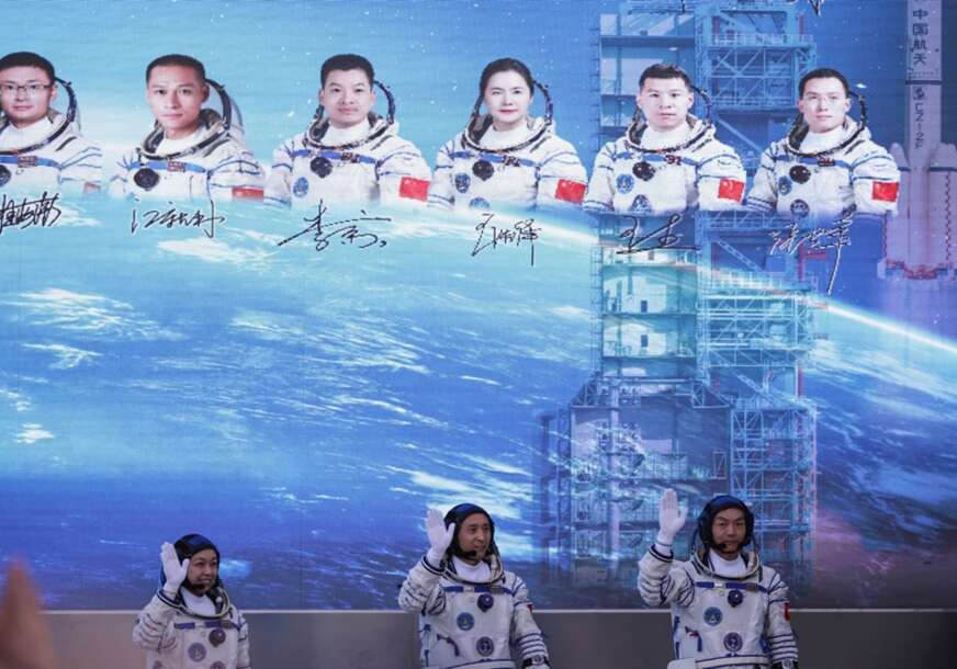 kineski astronauti