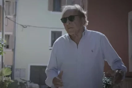 (FOTO) ON 71, A ONA 29 GODINA Popularni pjevač se oženio četvrti put, supruga 42 godine mlađa