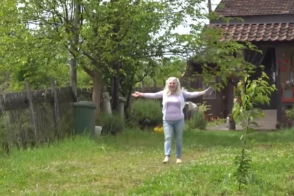 "Zašto bih slušala trube u gradu" Čuvena pjevačica živjela na Vračaru, a sad otkopava baštu na selu