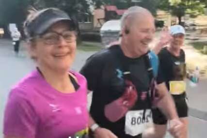 (VIDEO) Priča sa banjalučkog polumaratona koja će vas RAZNJEŽITI: Upoznajte slijepog heroja Miladina i njegovu nevjerovatnu svitu