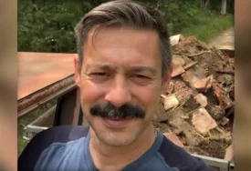 (FOTO) NEODOLJIV PRIZOR Milan Vasić sina odveo na Kosovo, pa pokazao kako mališan tamo provodi vrijeme