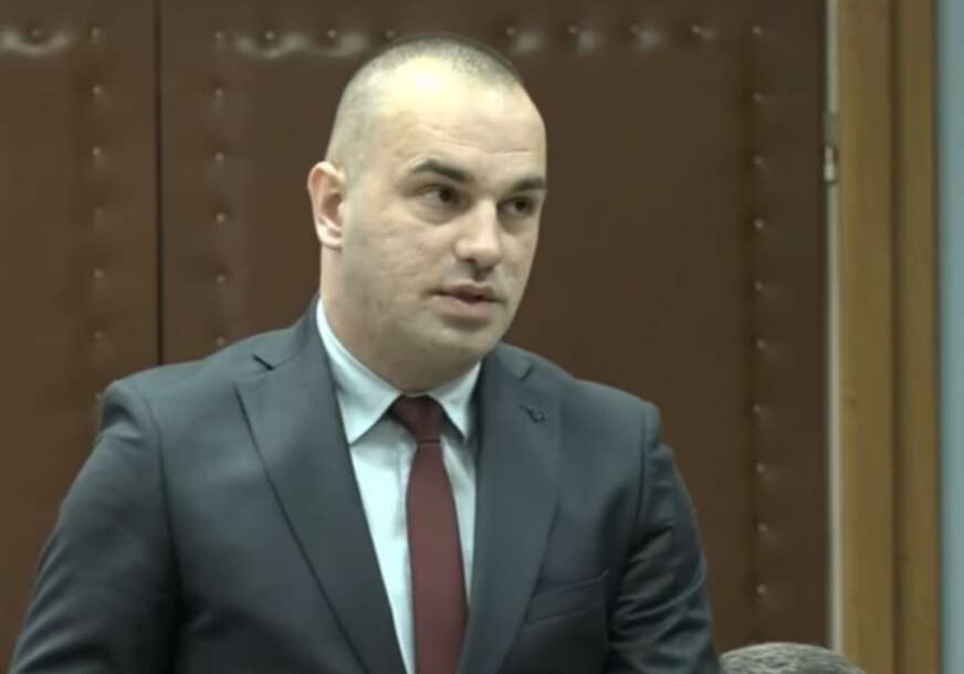 GUBITNIK DANA Mladen Kolundžija