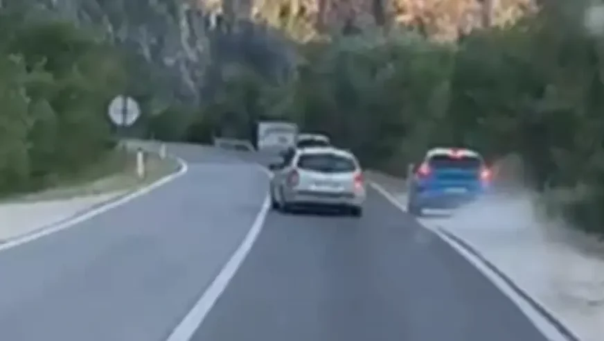 (VIDEO) Snimljeno divljanje na putu u BiH: Vozač ukradenim autom bježao iz Mostara prema Čapljini, navodno izazvao nesreću