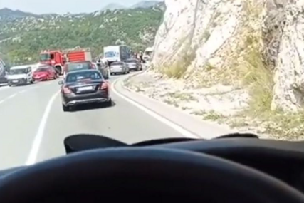 (FOTO) AUTO SMRSKAN, A ON IZAŠAO SAM Nevjerovatna scena na Jadranu, muškarac preživio pad u provaliju duboku 150 metara
