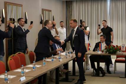 (FOTO) Vukanović se nije pojavio: U Banjaluci počeo sastanak opozicionih stranaka