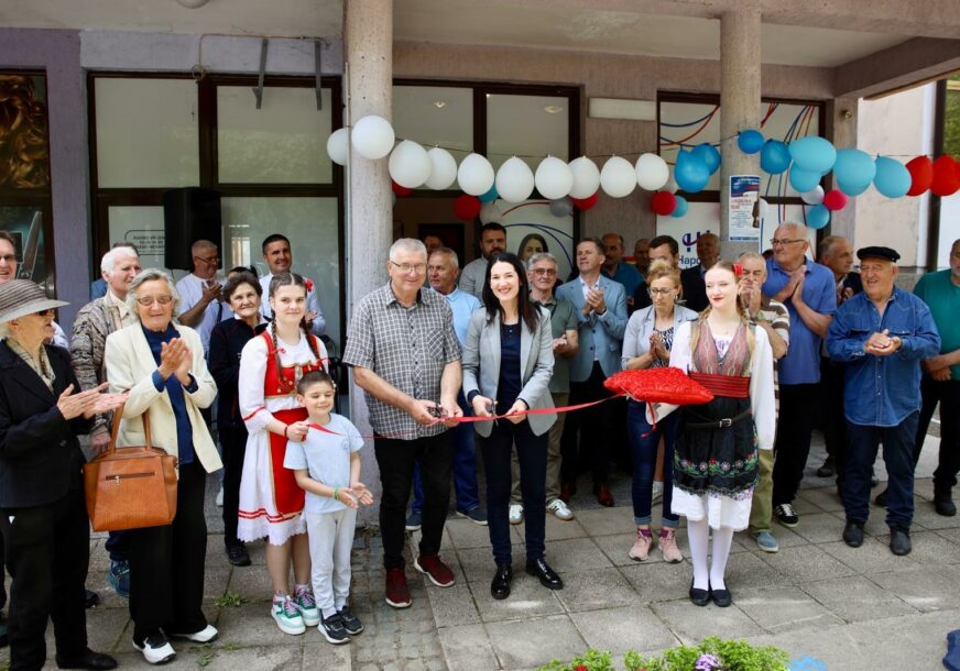 (FOTO) „Ovo je važan korak za oktobar“ Jelena Trivić otvorila kancelariju u Doboju
